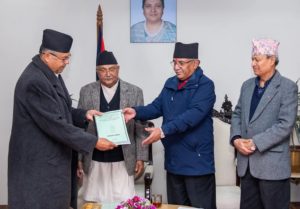 एमसीसी प्रतिवेदन बुझउँदा मुस्कुराए भीम रावल, गजक्क देखिए प्रम ओली एमसीसी प्रतिवेदन बुझउँदा मुस्कुराए भीम रावल, गजक्क देखिए प्रम ओली
