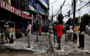 उपत्यकामा २३ सयले गरे निषेधाज्ञा उलंघन, प्रहरीले सडकमै उभ्याएर छोडिदियो