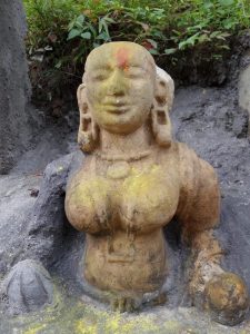 काभ्रेमा बाटो खन्दा फेला पर्यो यस्तो मूर्ति काभ्रेमा बाटो खन्दा फेला पर्यो यस्तो मूर्ति