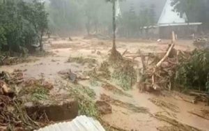 पहिरोमा पुरिएर कम्तिमा ९ जना को मृत्यु, ५७ बेपत्ता
