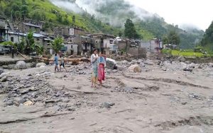 अछाममा बाढीले बगाउदा चारको मृत्यु, १८ जना सम्पर्क बिहीन अछाममा बाढीले बगाउदा चारको मृत्यु, १८ जना सम्पर्क बिहीन