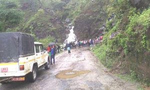 कर्णाली राजमार्ग फेरि पहिरोले अवरुद्ध