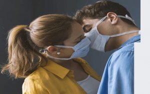 स्वास्थ्यकर्मीको सुझाव : सेक्स गर्दा पनि मास्क लगाउनू !