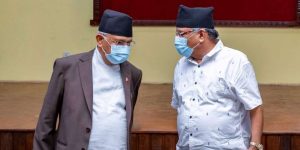 पार्टी फुट नजिक पुगेको आशंकाका बीच बालुवाटारमा ओली र प्रचण्ड छलफलमा