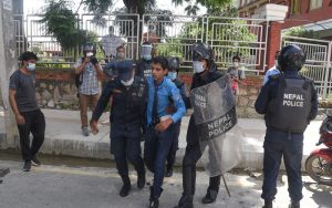 ट्राफिक प्रहरी कुट्ने ९ जना पक्राउ