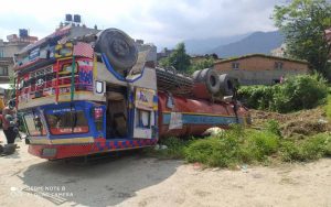 थानकोटमा डिजेल बोकेको ट्याङ्कर पल्टियो