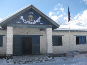 श्रीमतीलाई दिसा खुवाउँदै गाउँ डुलाउने श्रीमान पक्राउ