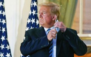 कोरोना केहि होइन भन्दै ट्रम्प पुगे ह्वाइट हाउस, माक्स फाल्दै भने – डराउन आवश्यक छैन्