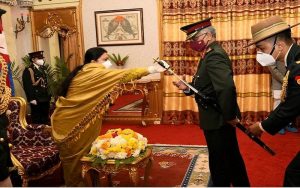 राष्ट्रपतिले भारतीय सेनाध्यक्षलाई दिइन् मानार्थ महारथीको दर्जा