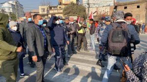 बन्द गराउँदै सडकमा निस्किए प्रचण्ड