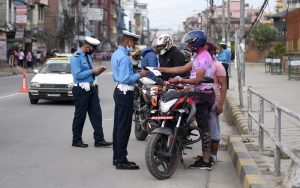 विनाकाम सवारीसाधन कुदाए ५ हजार रुपैयाँ जरिबाना हुने
